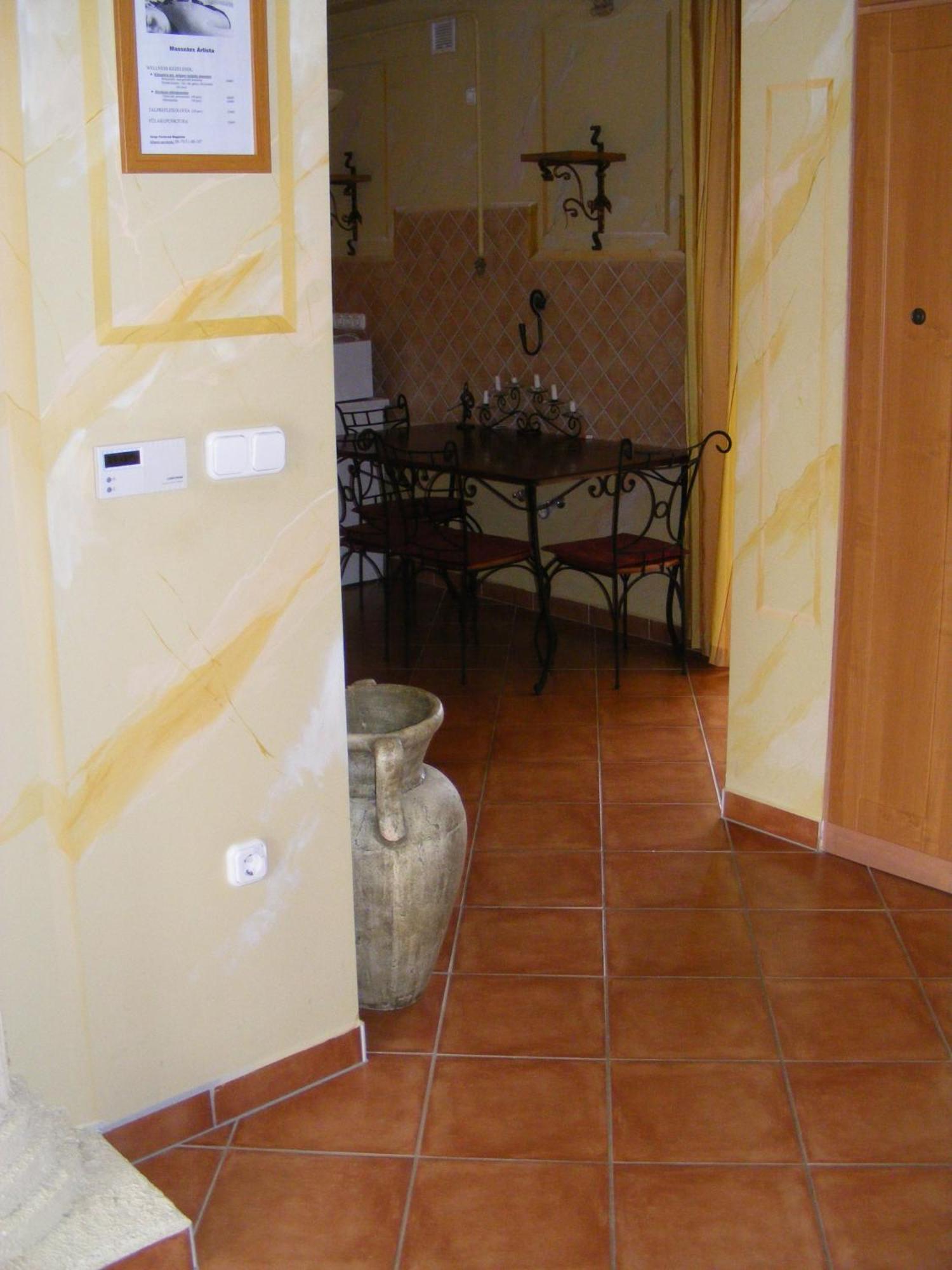 Hotel Don Quijote Koezepkori Panzio Es Etterem Lenti Exterior foto