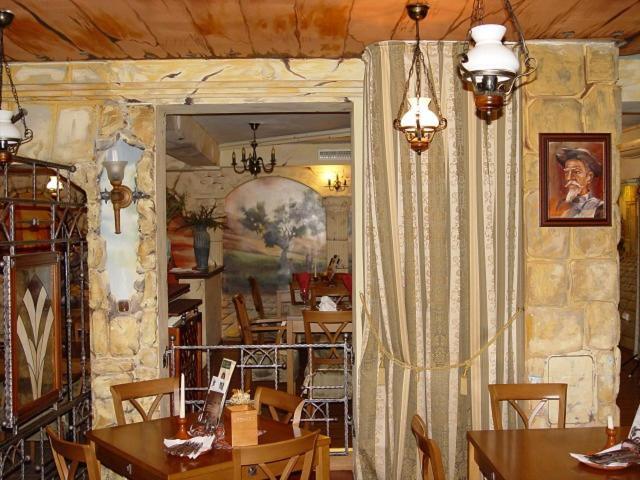 Hotel Don Quijote Koezepkori Panzio Es Etterem Lenti Exterior foto
